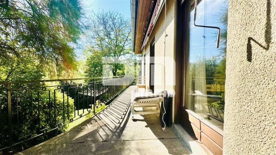 Solides Einfamilienhaus mit großzügigem Flächenangebot auf weitläufigem Traumgrundstück - Umlaufender Balkon / Zugang von jedem Zimmer